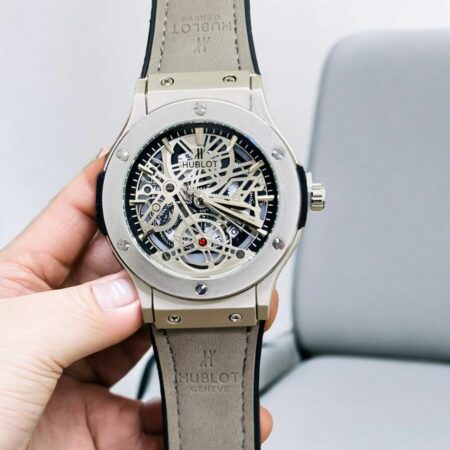 Hublot Luxurious Leather Belt Quartz Movement Watch