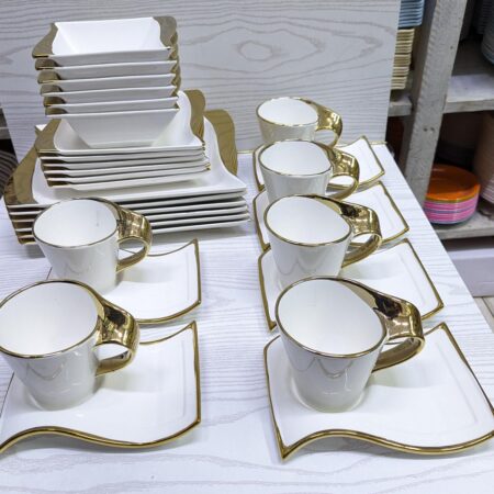 Luxurious 30-Piece Gold Trimmed Dinner Set